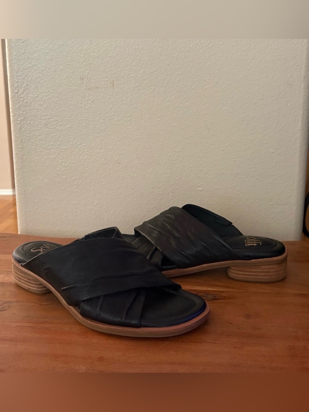 Söfft Black Leather Criss Cross Slide Sandals Comfort Casual Size 7